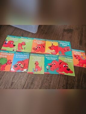 Clifford the Big Red Dog Phonics Fun Reading Program Lot Of 11 Books Used Books.